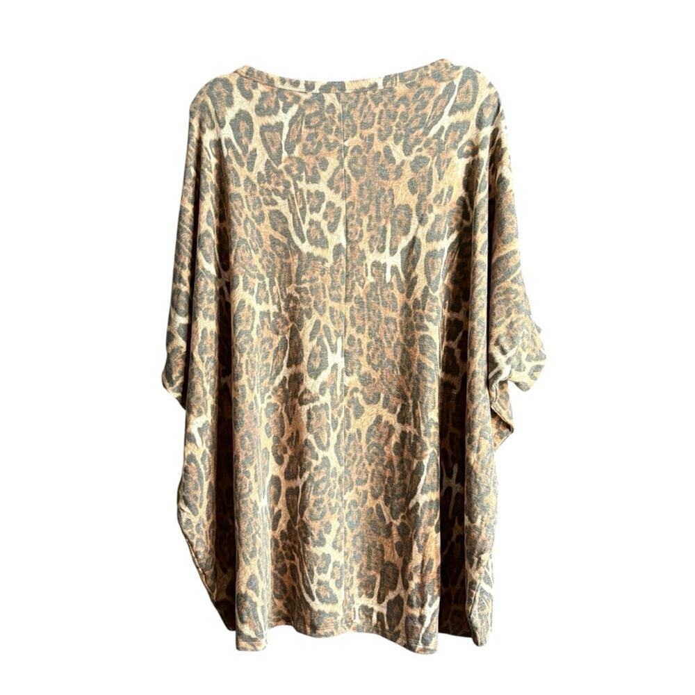 Dear Scarlett Oversized Leopard Print Women's Top View 2